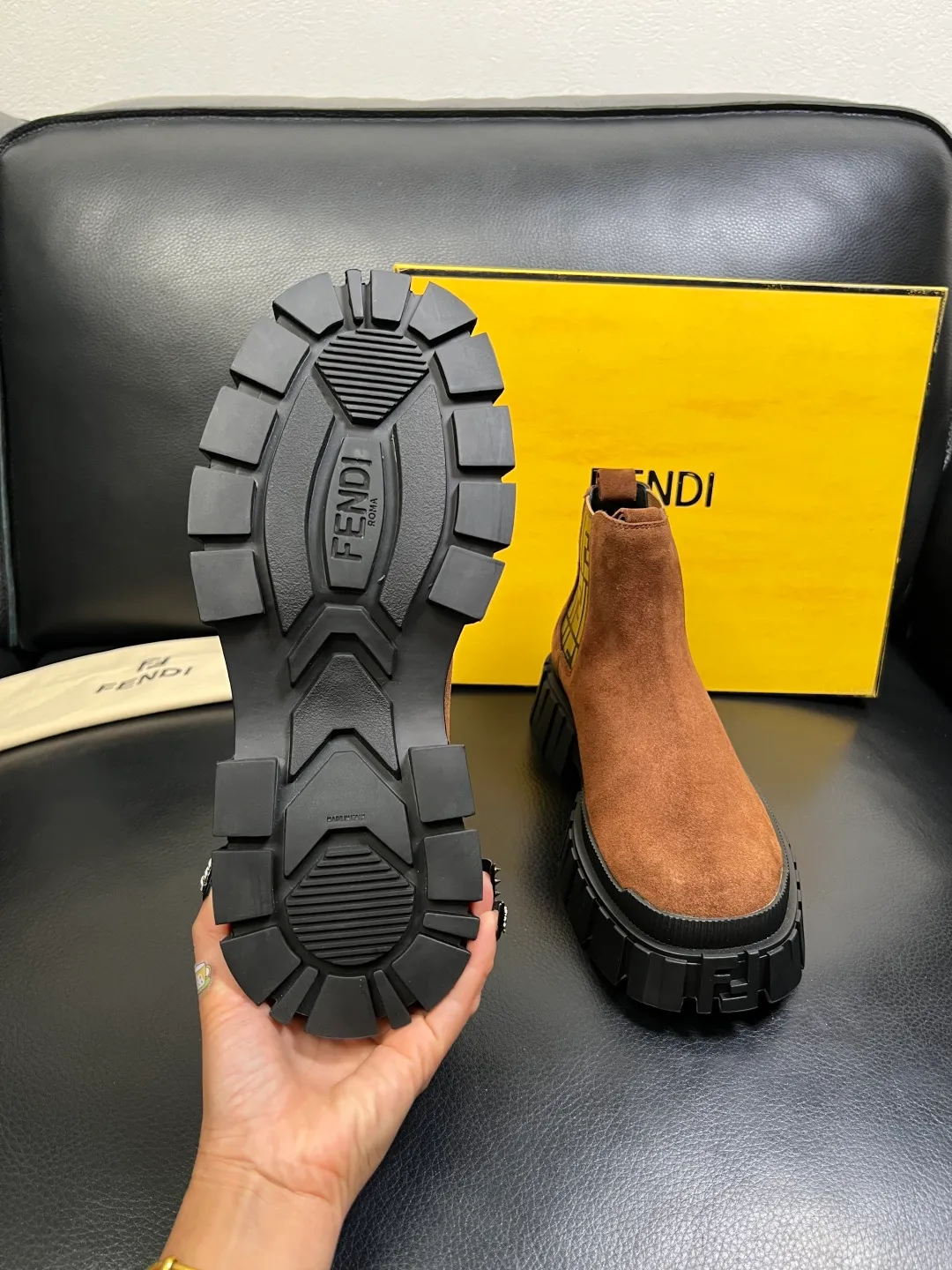 Men's shoes 💰900 FENDI High-quality top craftsmanship, Fendi boots high-top counter synchronization, original factory configuration imported Italian cowhide fly-knit fabric, imported cowhide lining, breathable and comfortable, soles: original soles specially provided by the original factory, original factory and single goods are welcome to compare, code number 39-44 (customized 38 45)